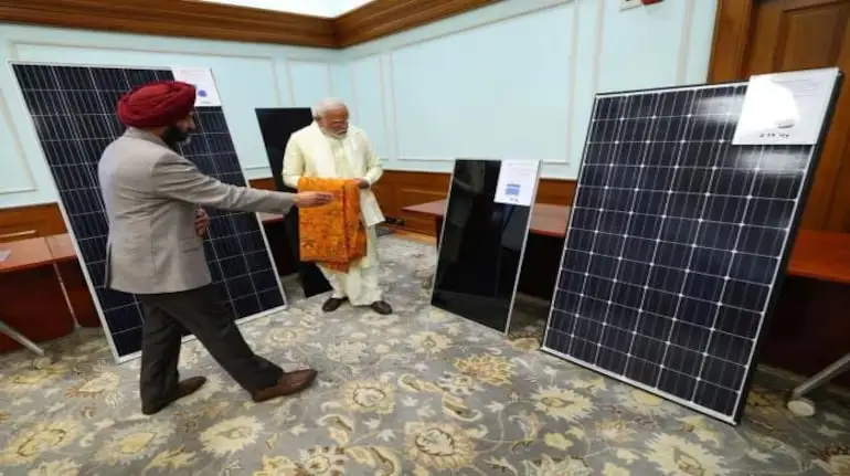 प्रधानमंत्री सूर्योदय योजना: देश के एक करोड़ घर रोशन होंगे सोलर ऊर्जा से, जानें किसे मिलेगा लाभ